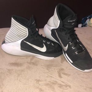 Basketball shoes